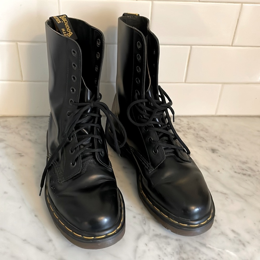 Dr. Martens Women’s black 1490 vintage Made in England SZ UK6 US8